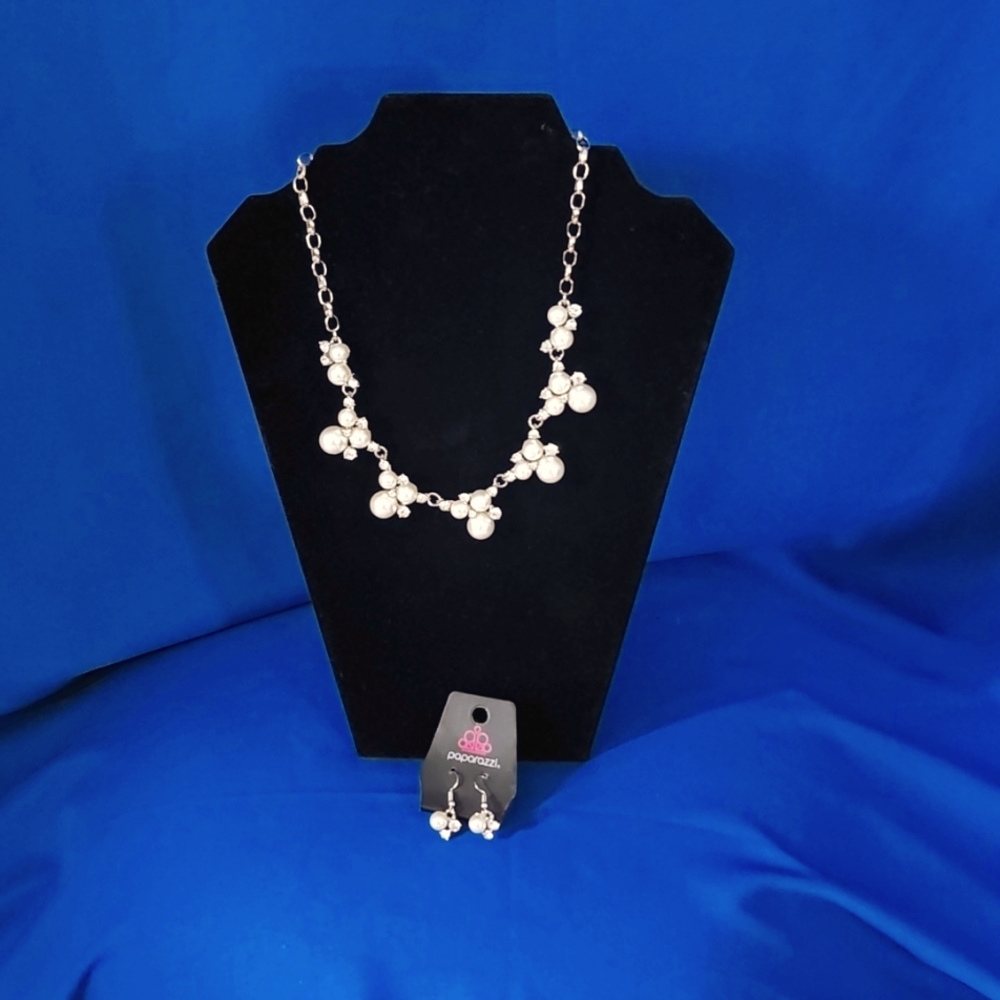 Neckless an earings set